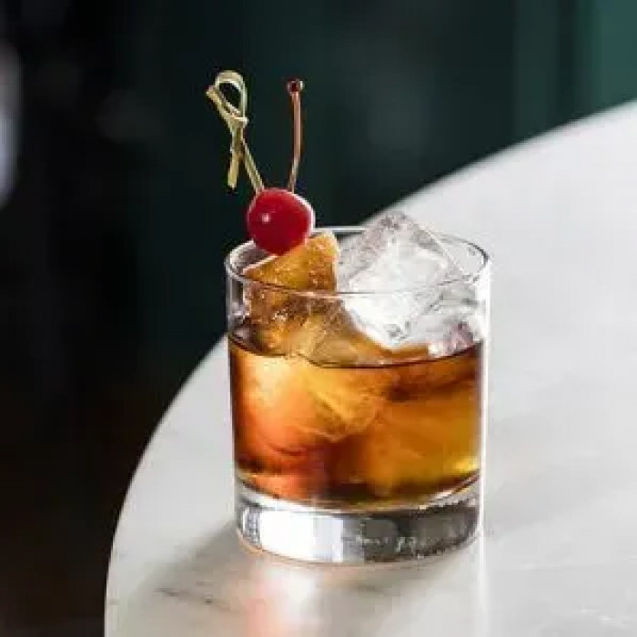 Красная коктейльная вишня